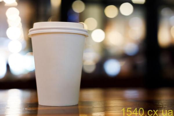 Чому слід пити каву з паперових стаканів?